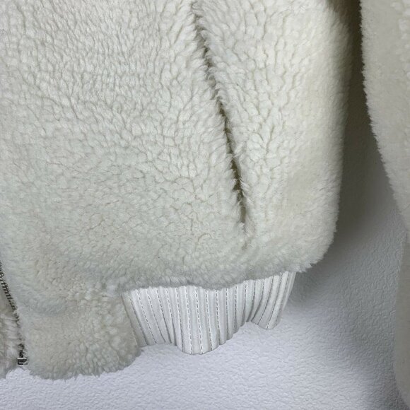NWT Nasty Gal L Ivory Teddy Bear Fuzzy Faux Fur Cropped Bomber Jacket Coat - Picture 3 of 5